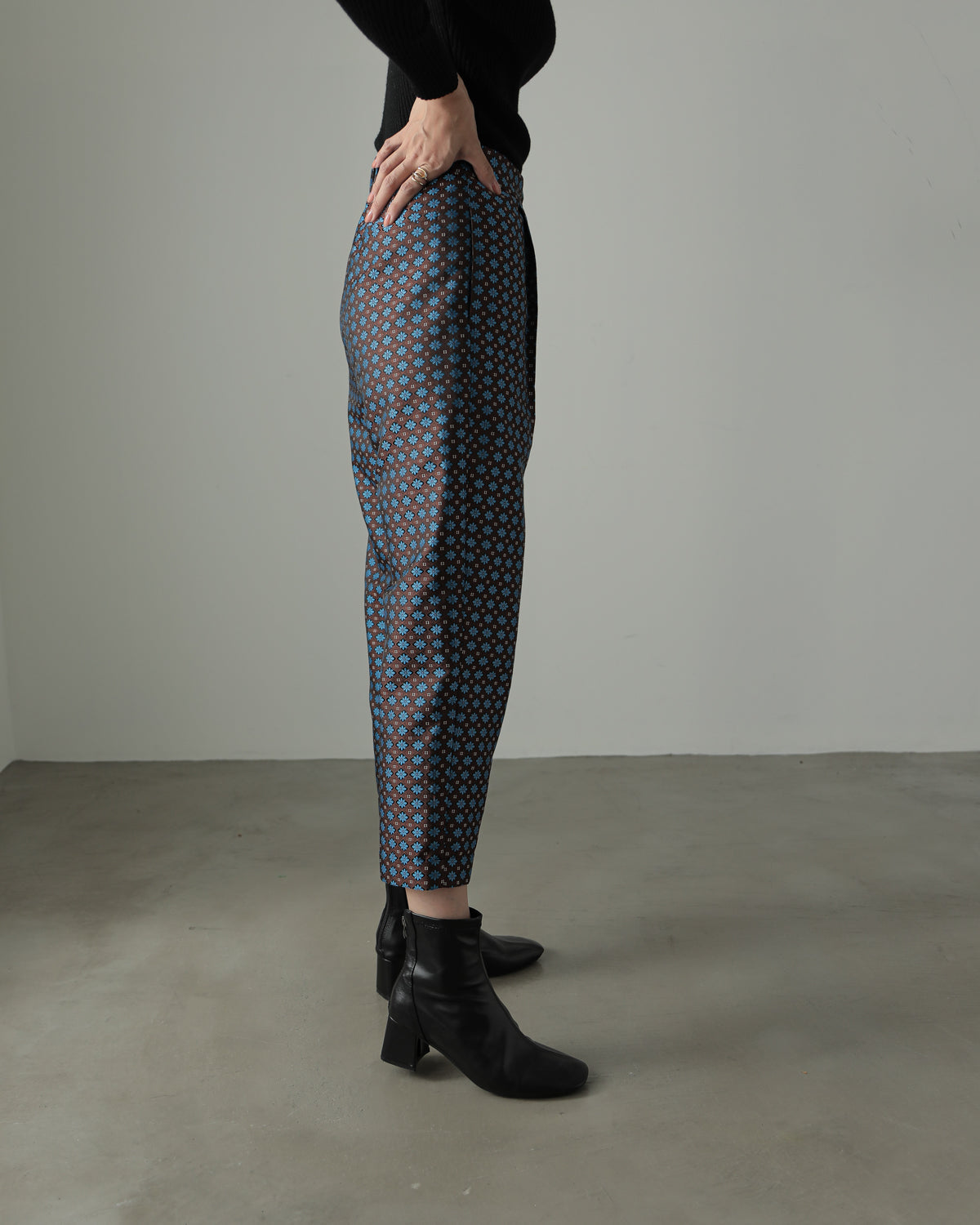 jacquard tapered pants