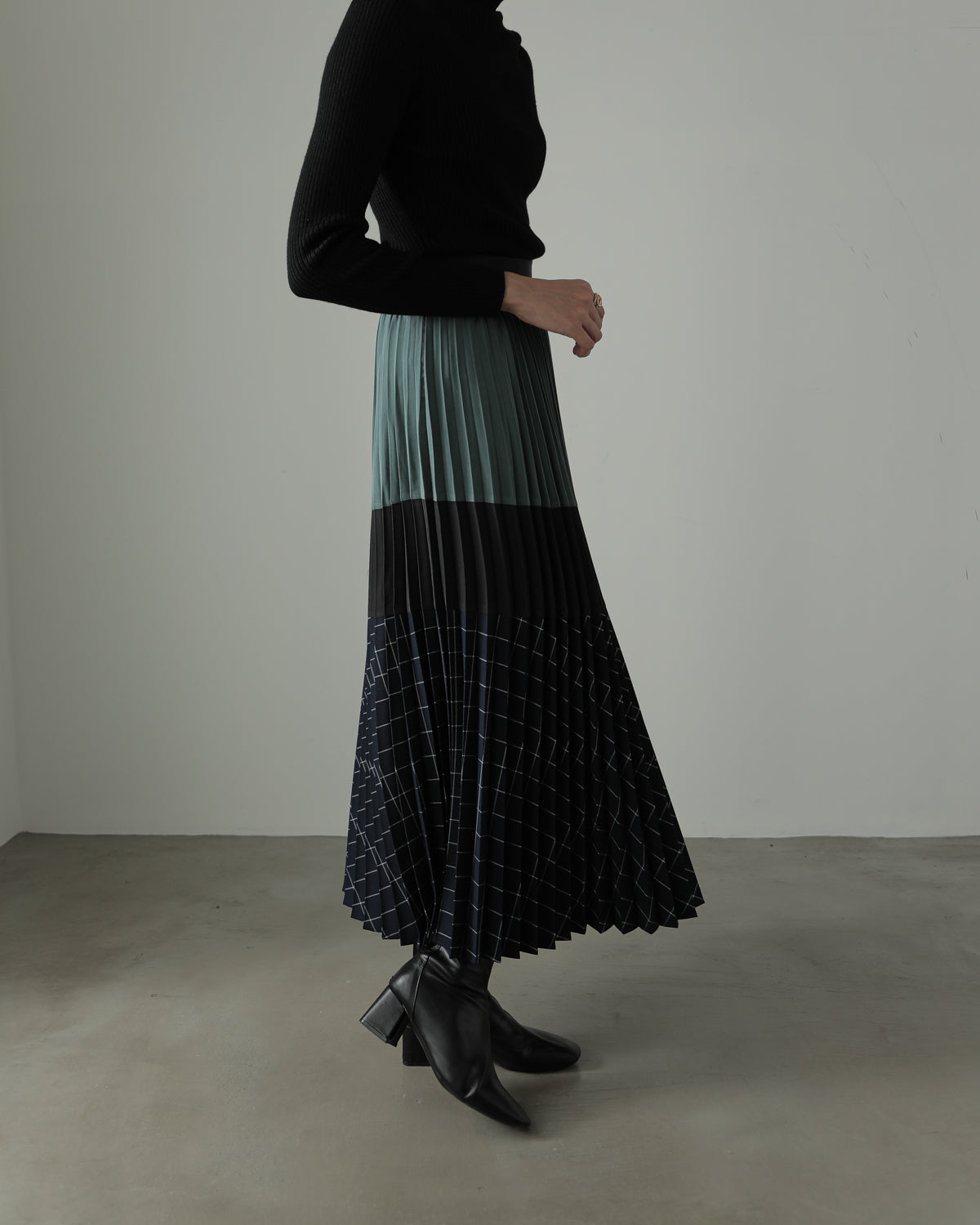 pleated color scheme skirt
