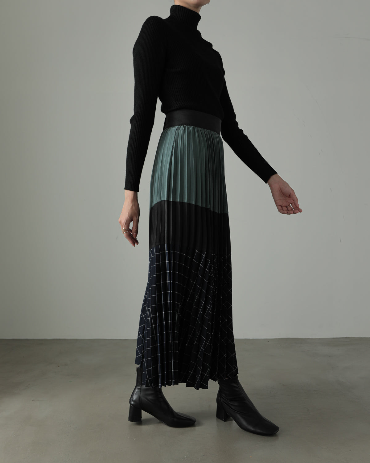 pleated color scheme skirt