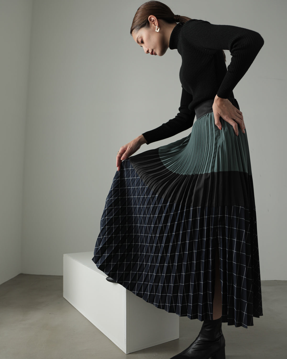 pleated color scheme skirt