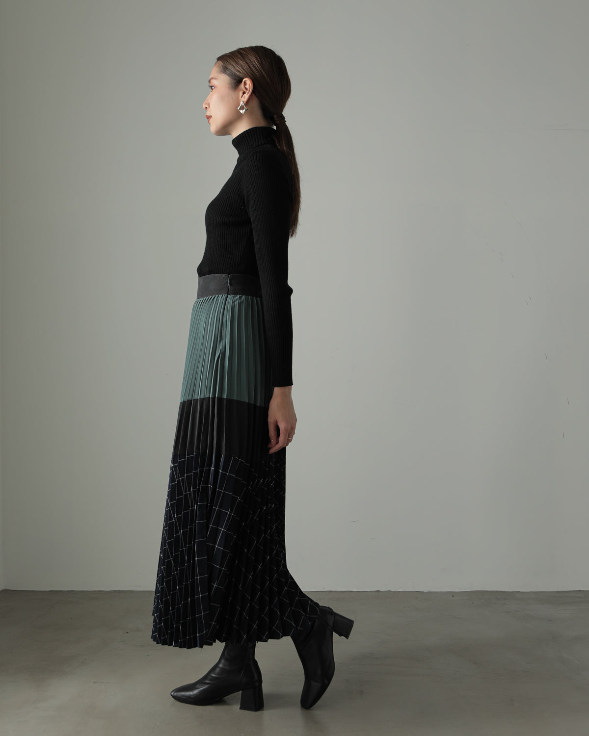 pleated color scheme skirt
