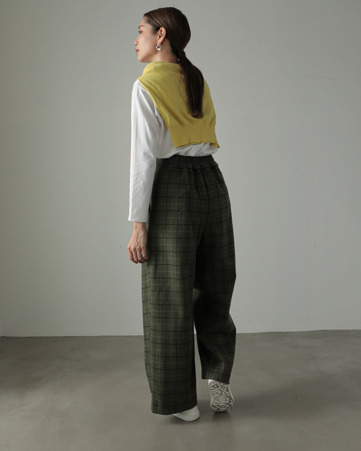 check pants with belt