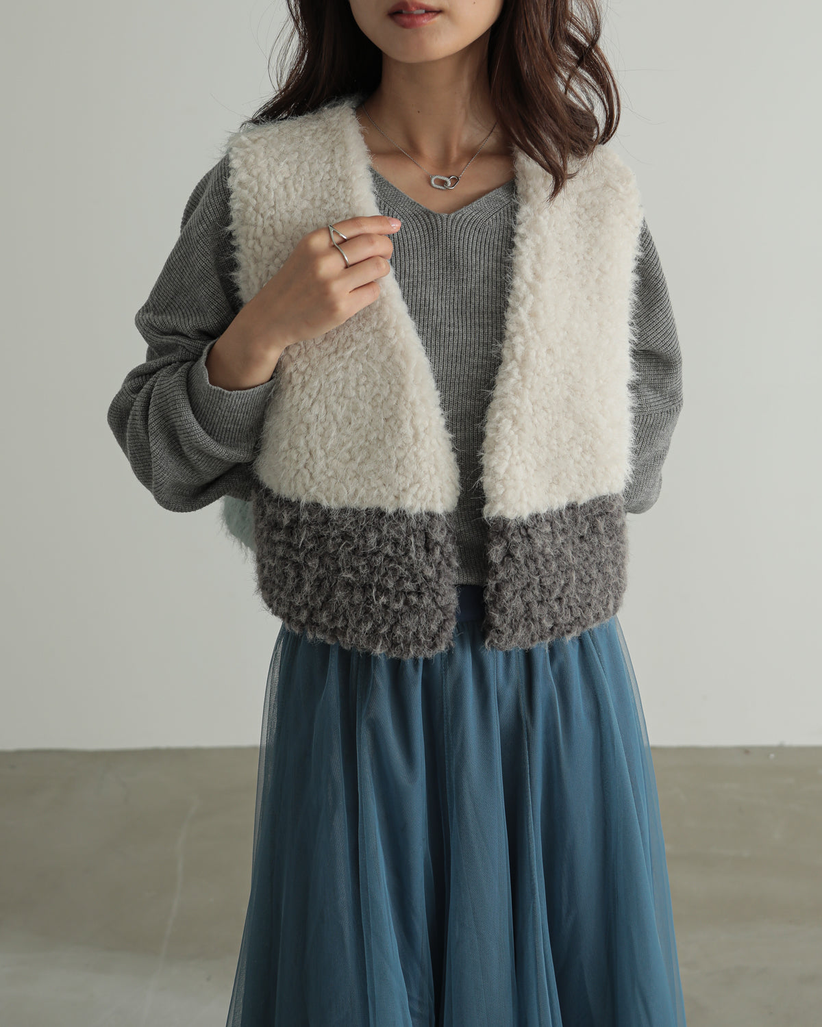 color scheme mokomoko vest