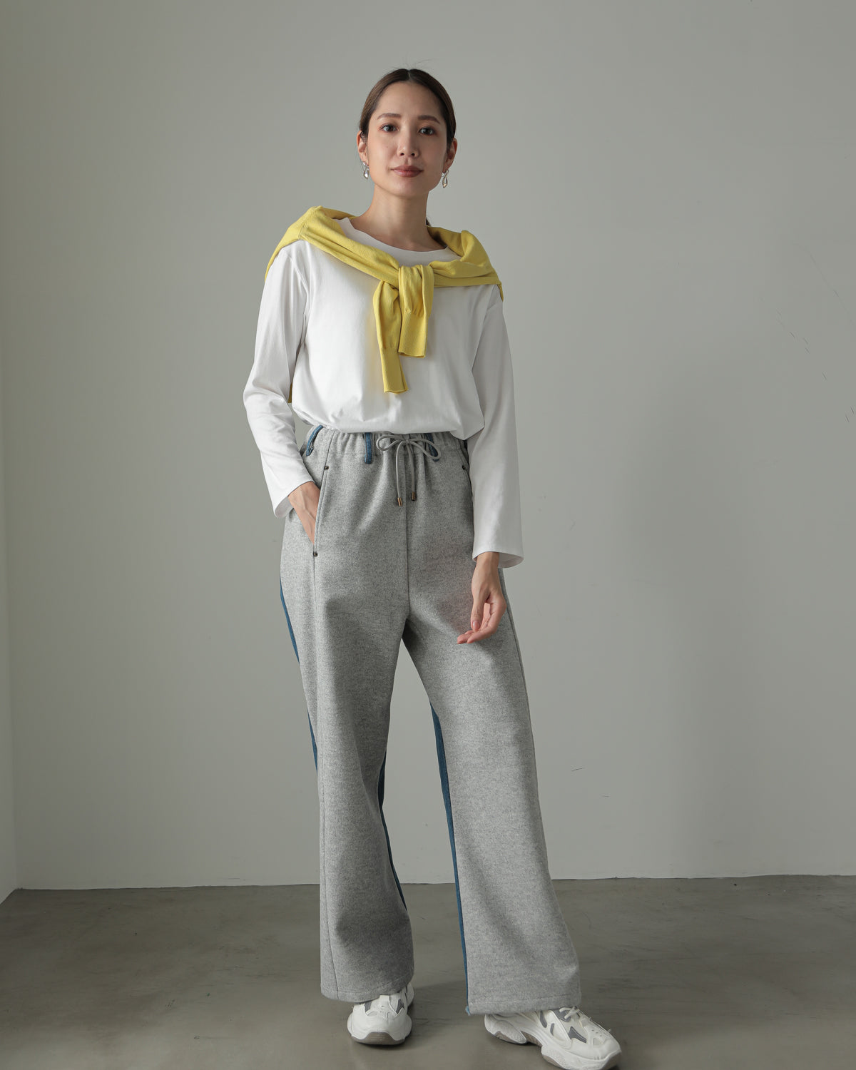 by color Different material denim pants