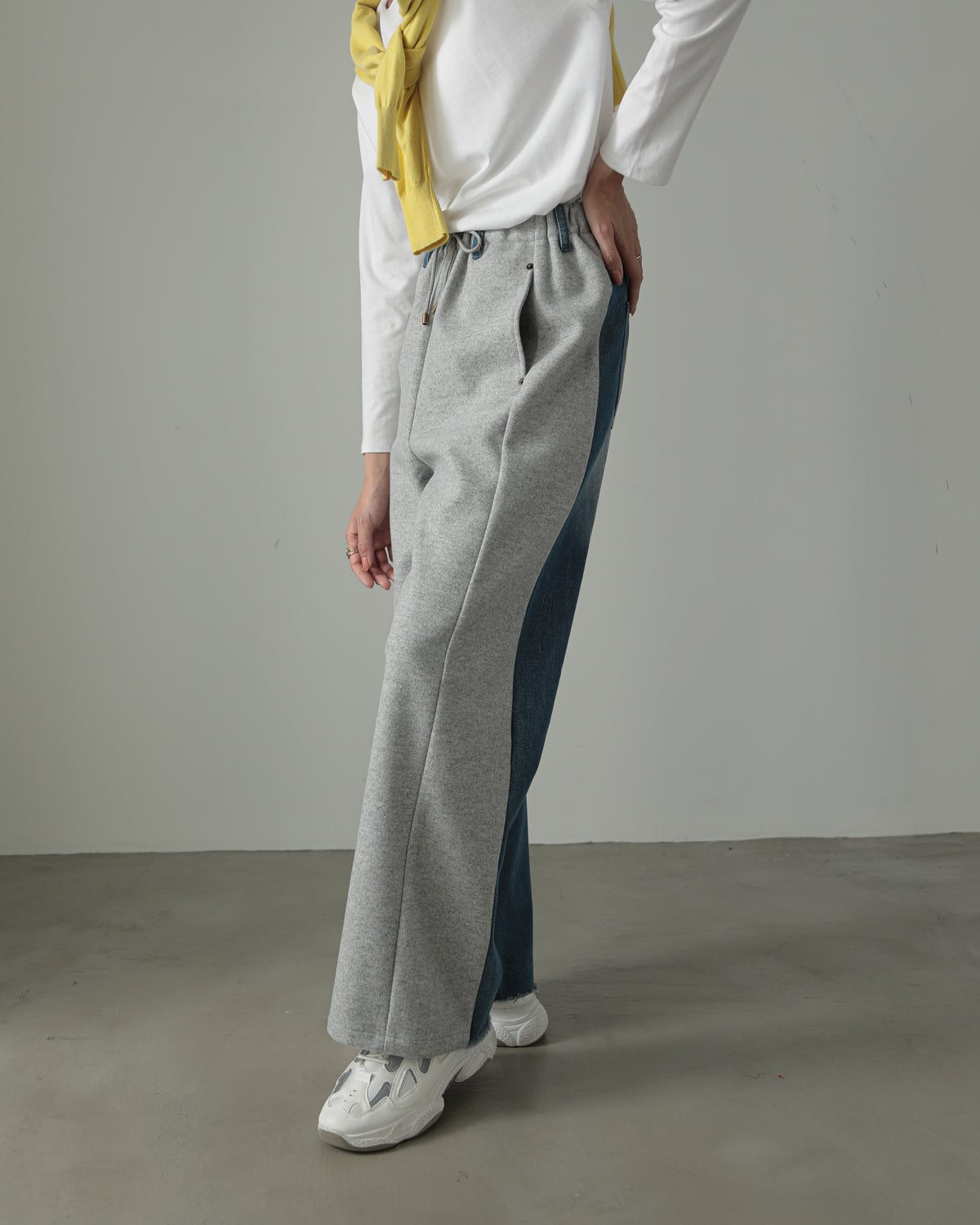 by color Different material denim pants