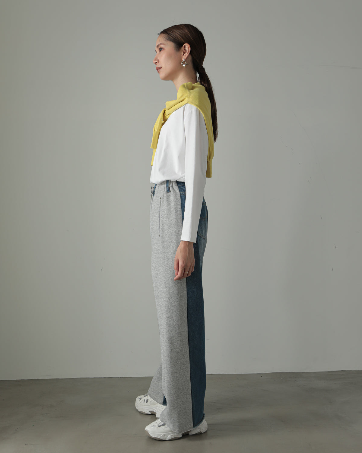 by color Different material denim pants