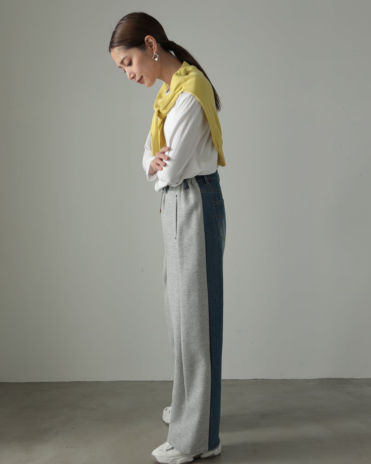 by color Different material denim pants