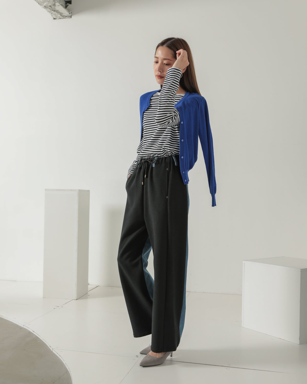 by color Different material denim pants