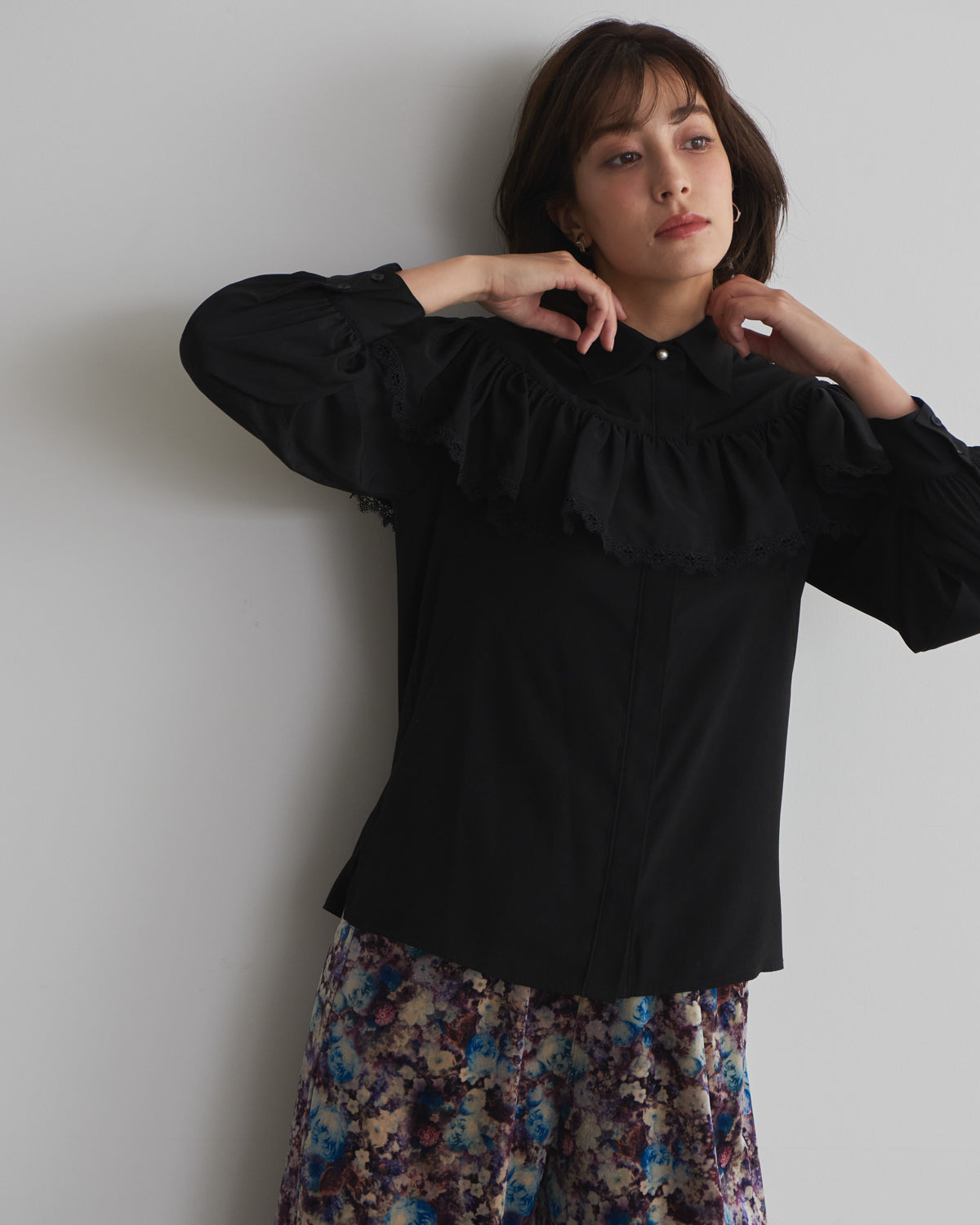 lace tape plain blouse