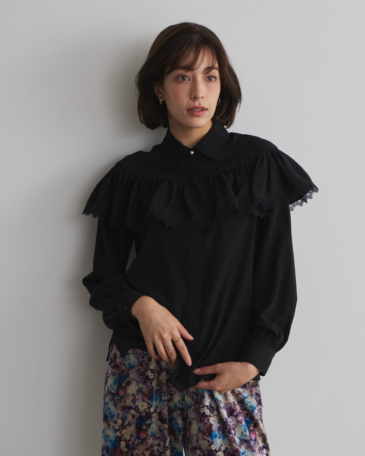 lace tape plain blouse