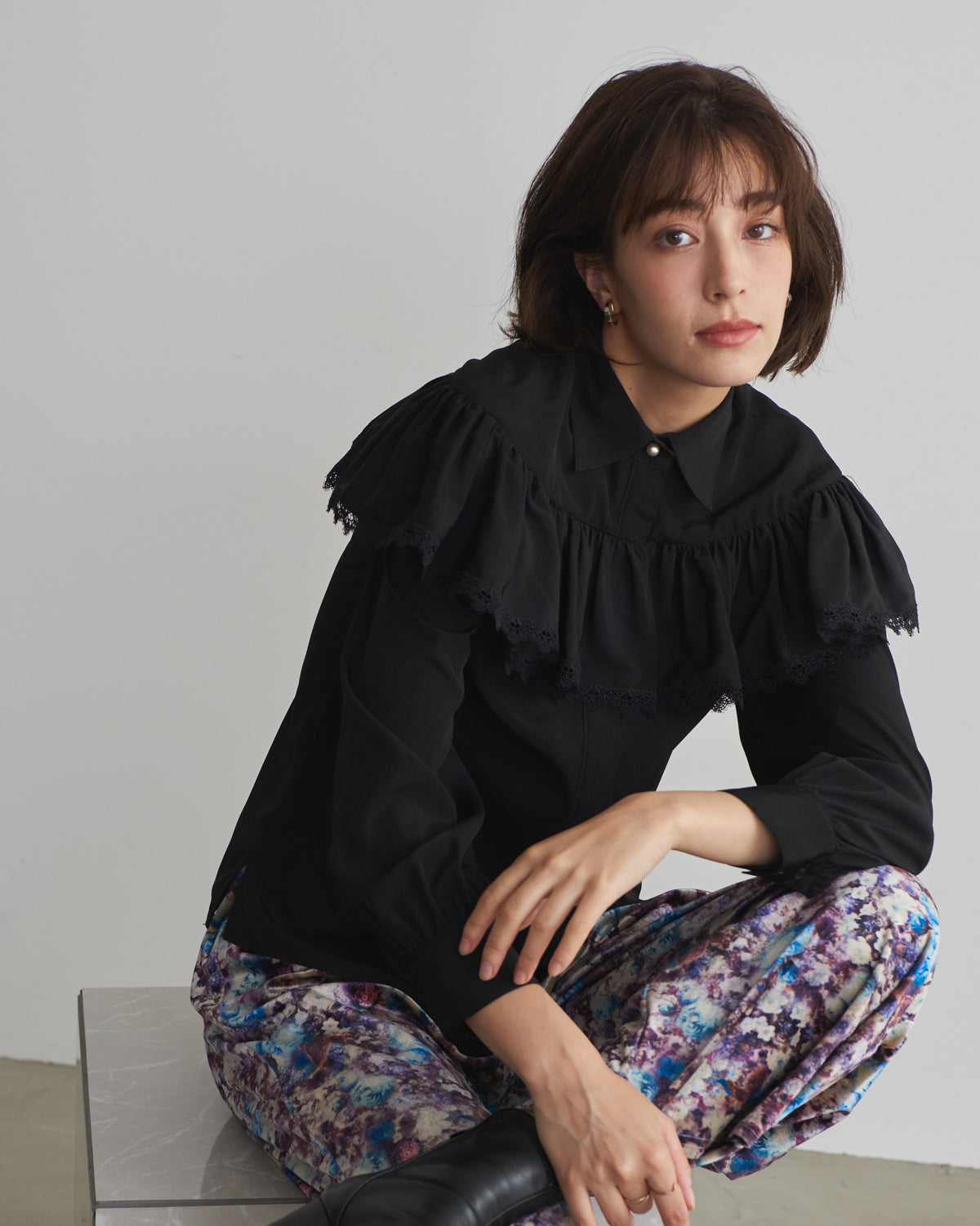 lace tape plain blouse