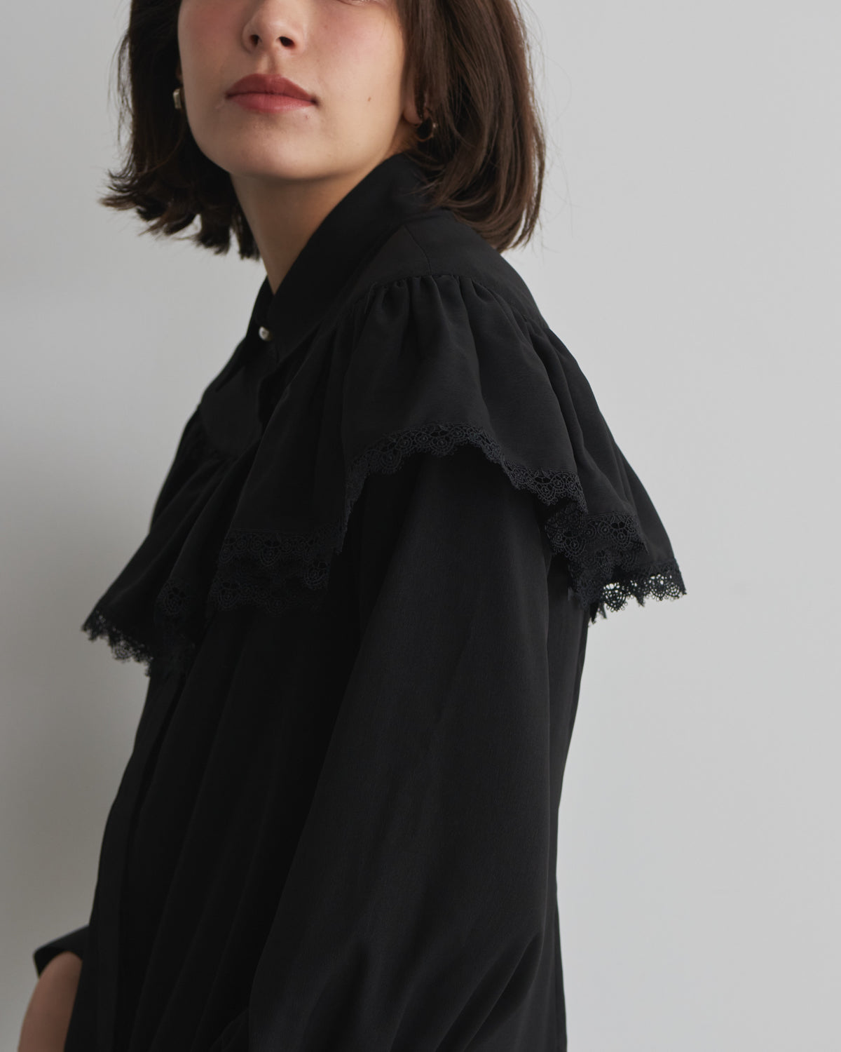 lace tape plain blouse