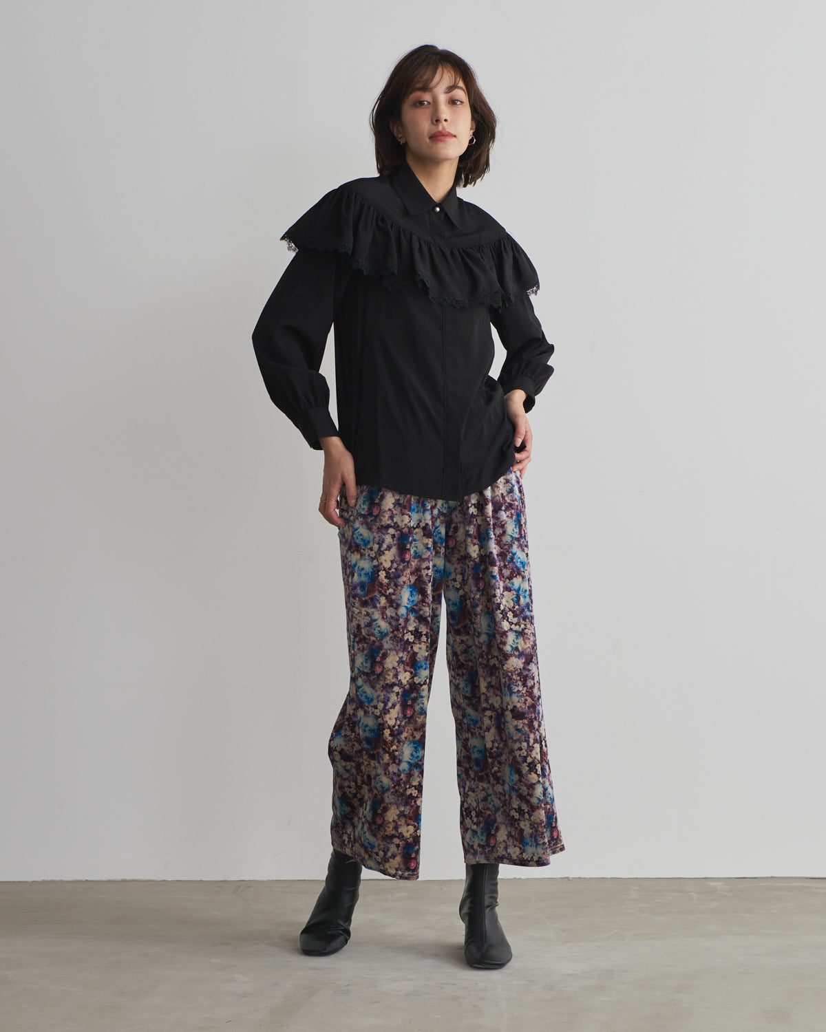 lace tape plain blouse