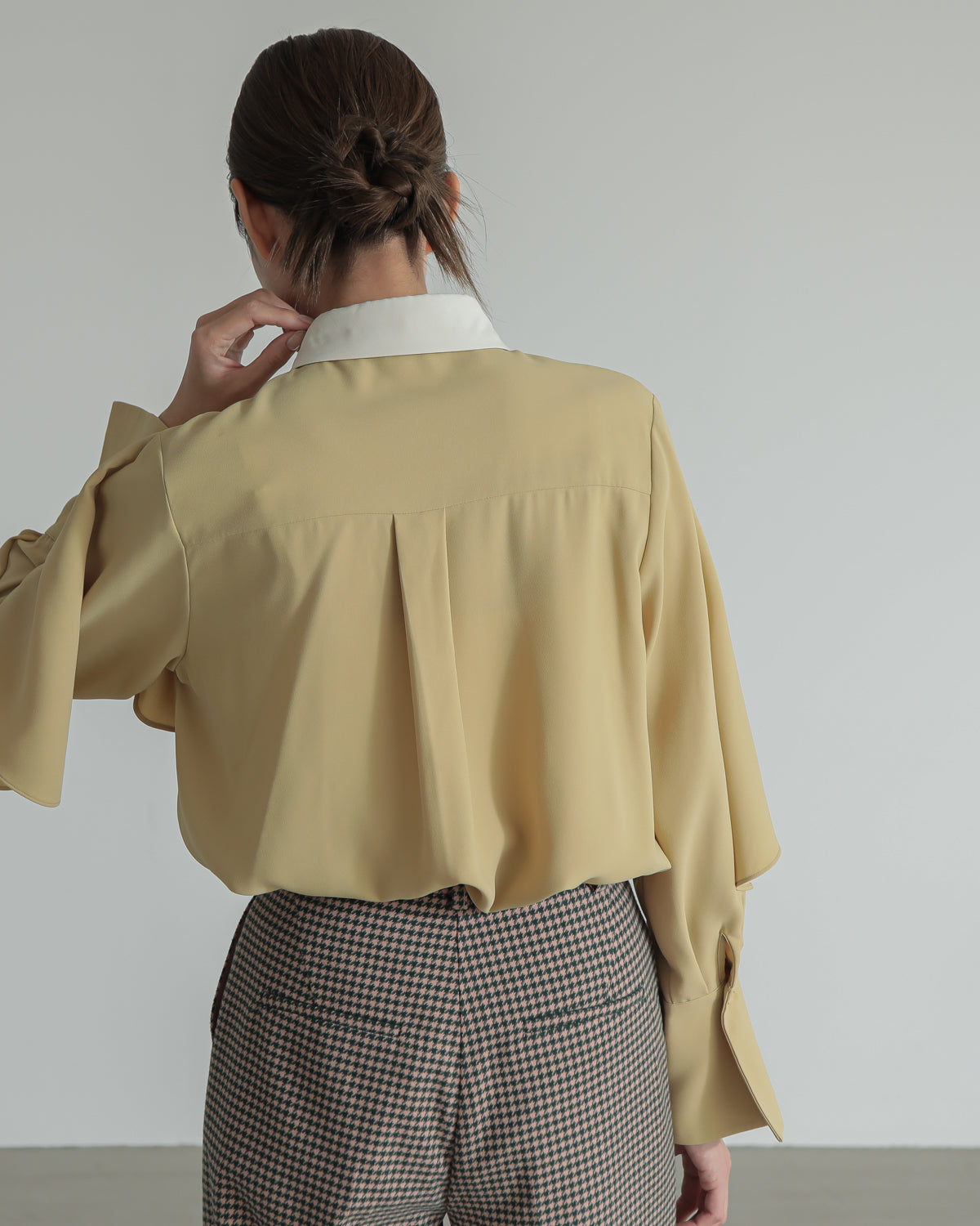 collar color blouse