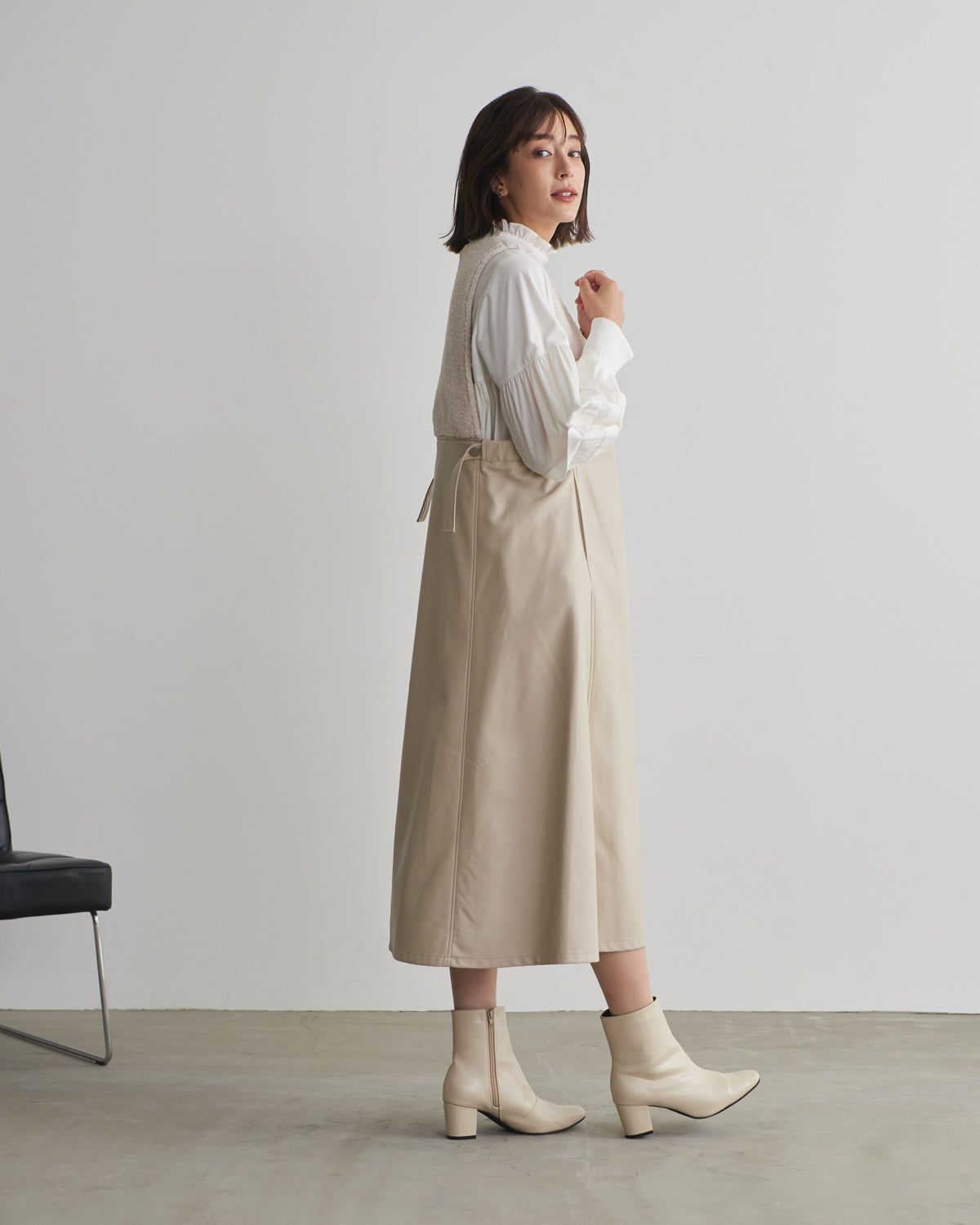 boa switching synthetic leather jumper skirt