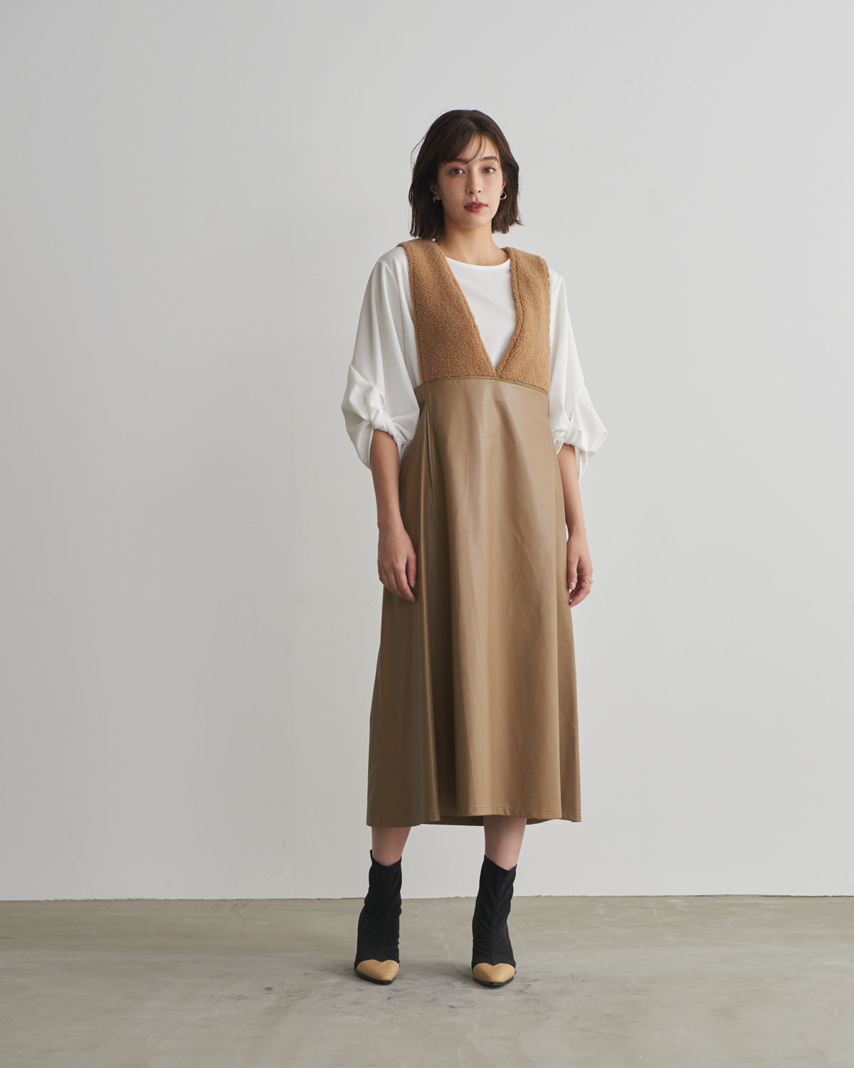boa switching synthetic leather jumper skirt