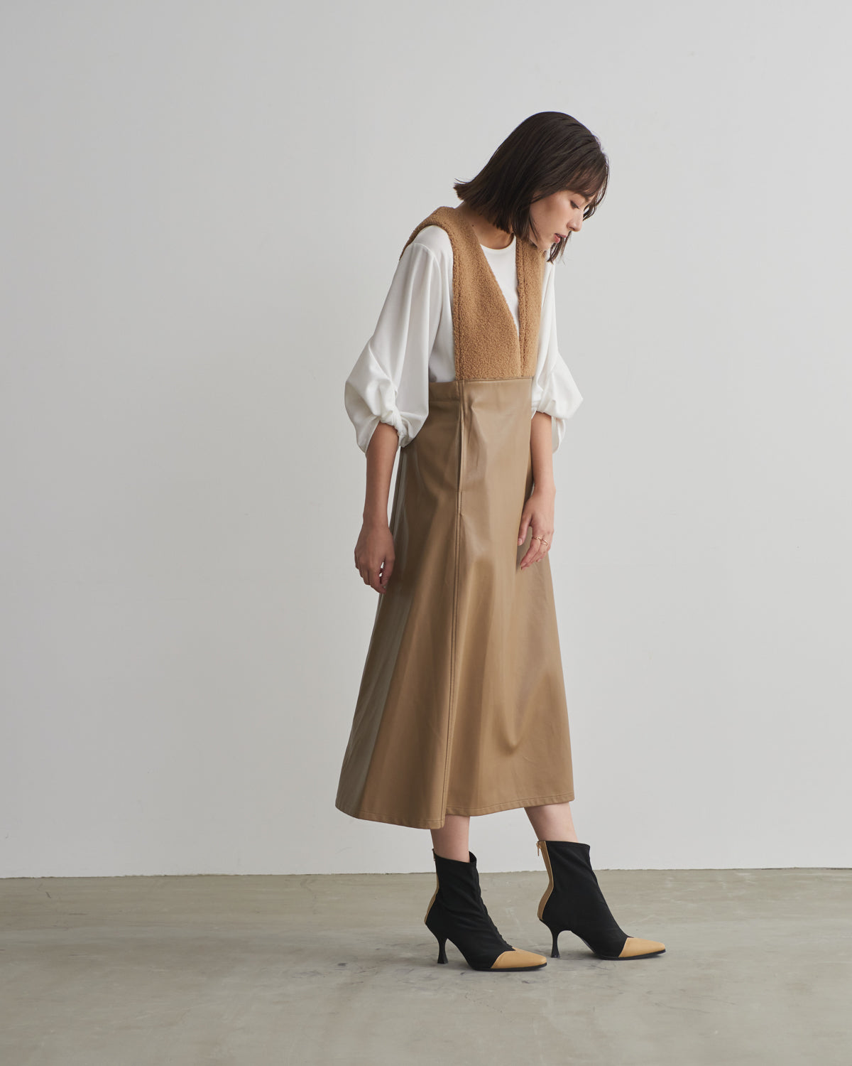 boa switching synthetic leather jumper skirt