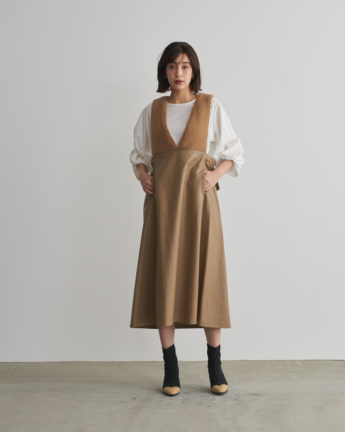 boa switching synthetic leather jumper skirt