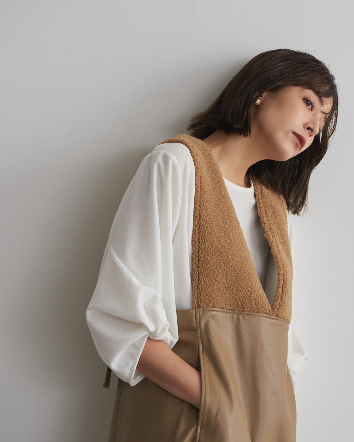 boa switching synthetic leather jumper skirt