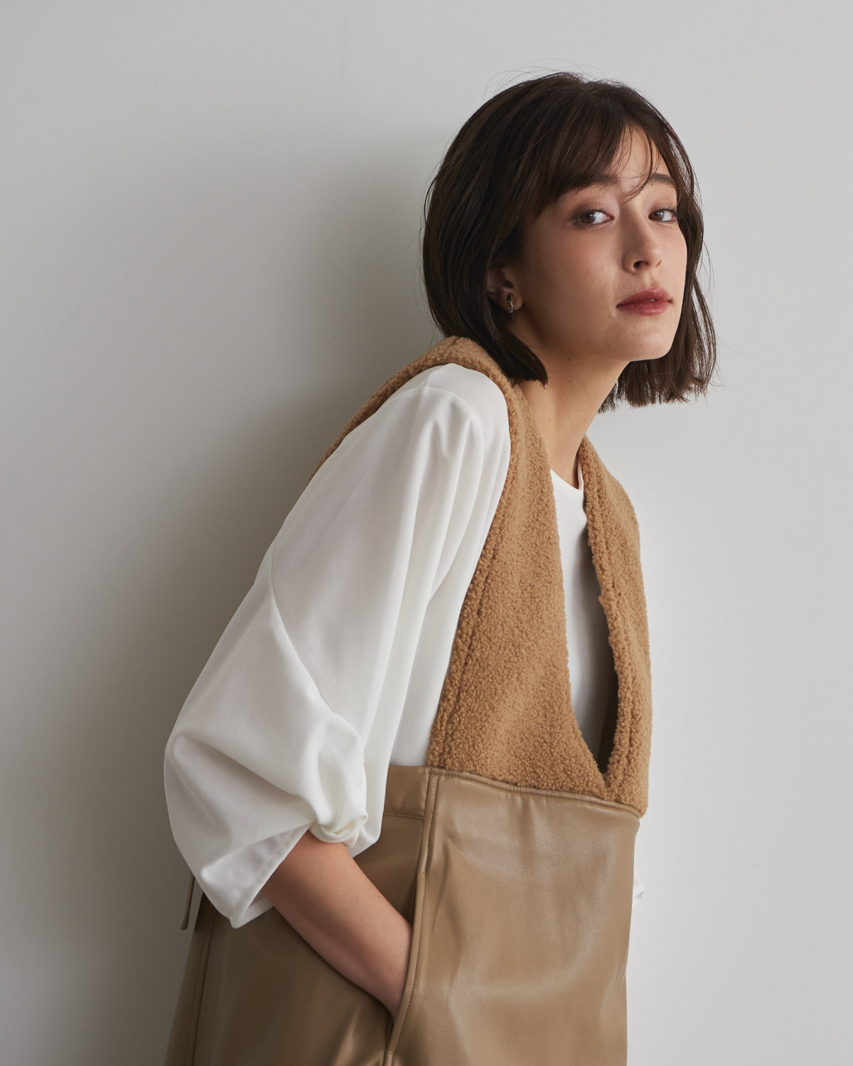 boa switching synthetic leather jumper skirt