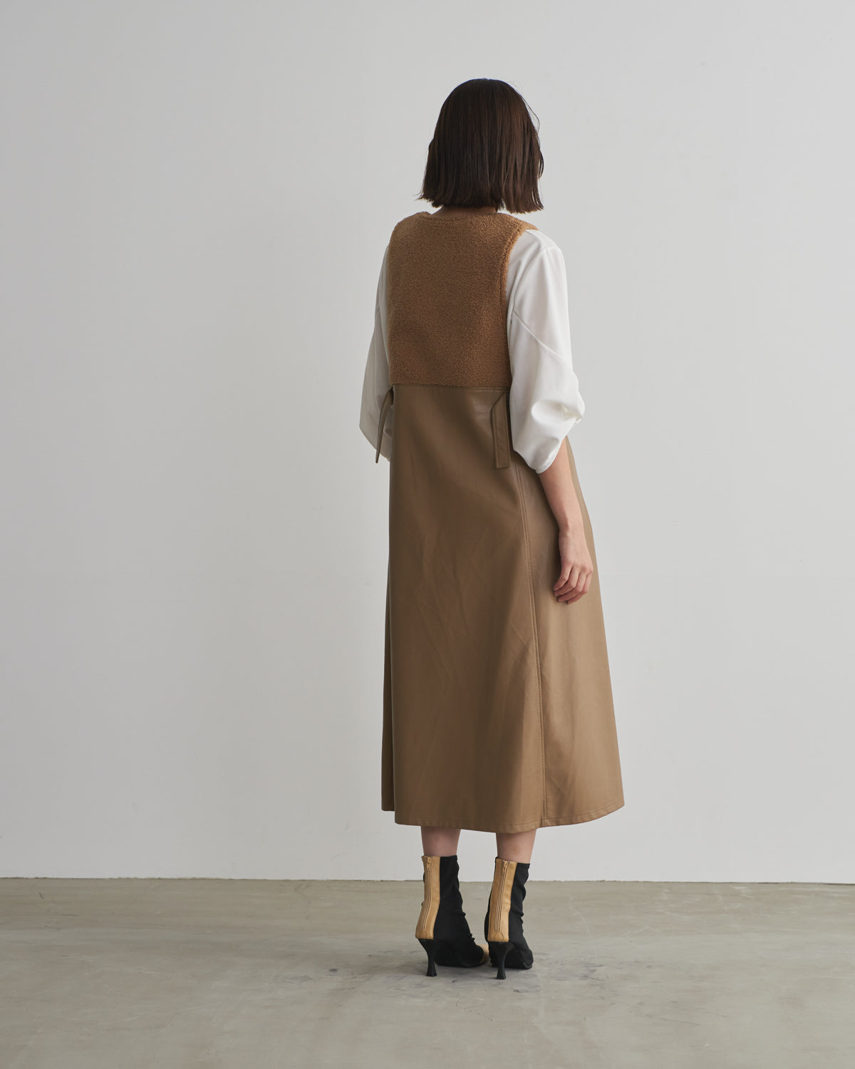 boa switching synthetic leather jumper skirt