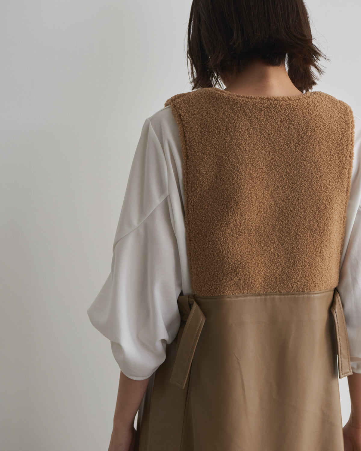 boa switching synthetic leather jumper skirt