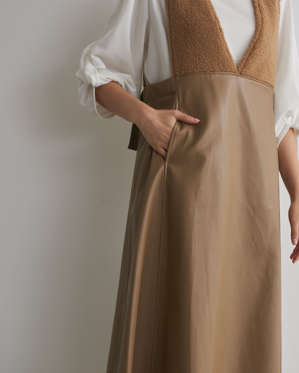 boa switching synthetic leather jumper skirt