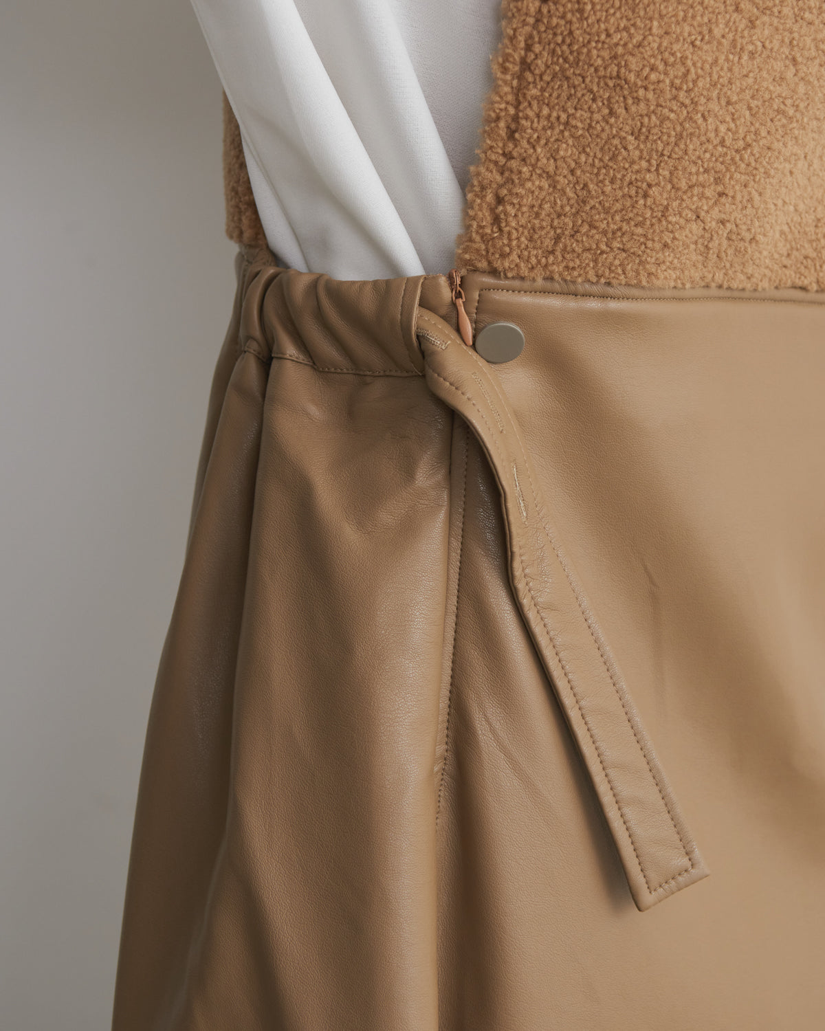 boa switching synthetic leather jumper skirt