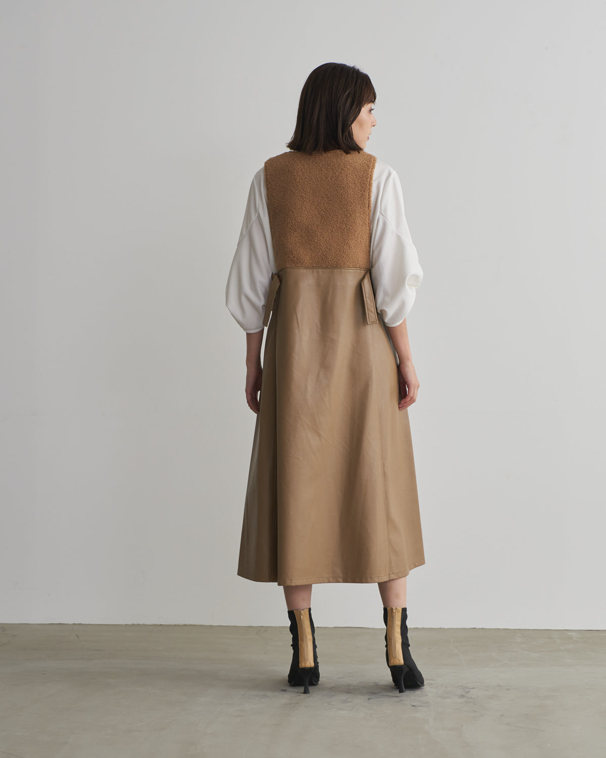 boa switching synthetic leather jumper skirt