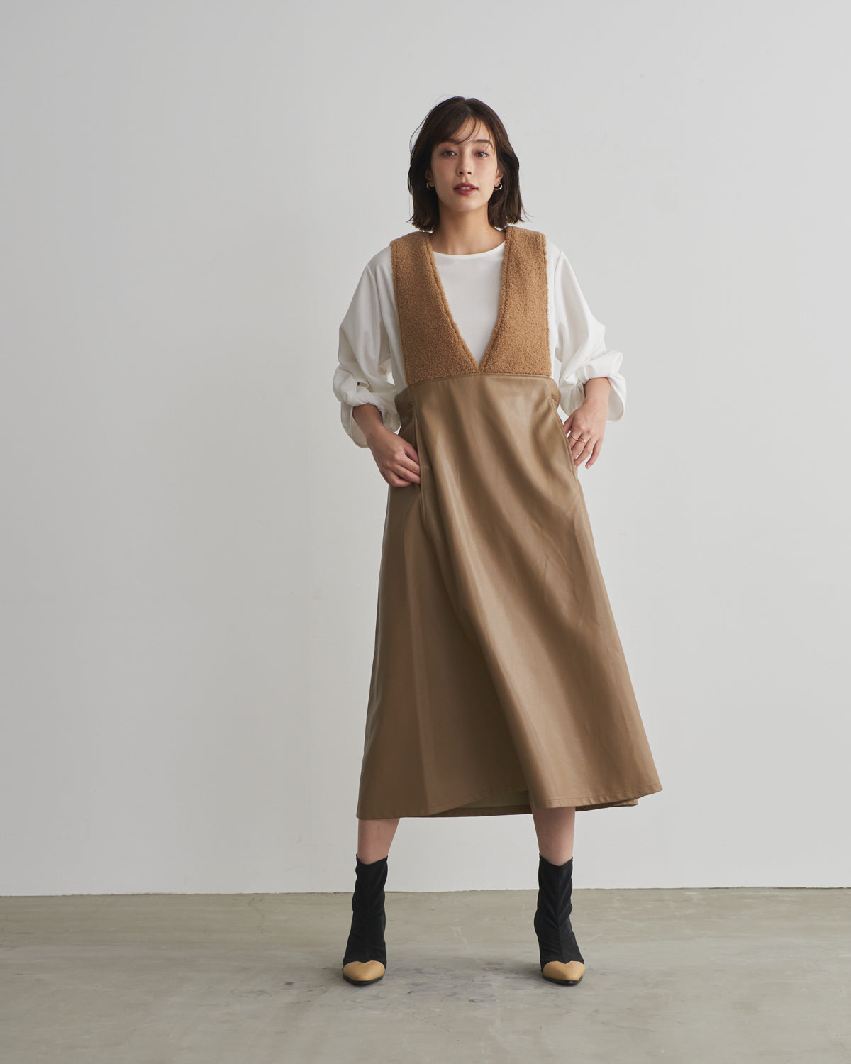 boa switching synthetic leather jumper skirt