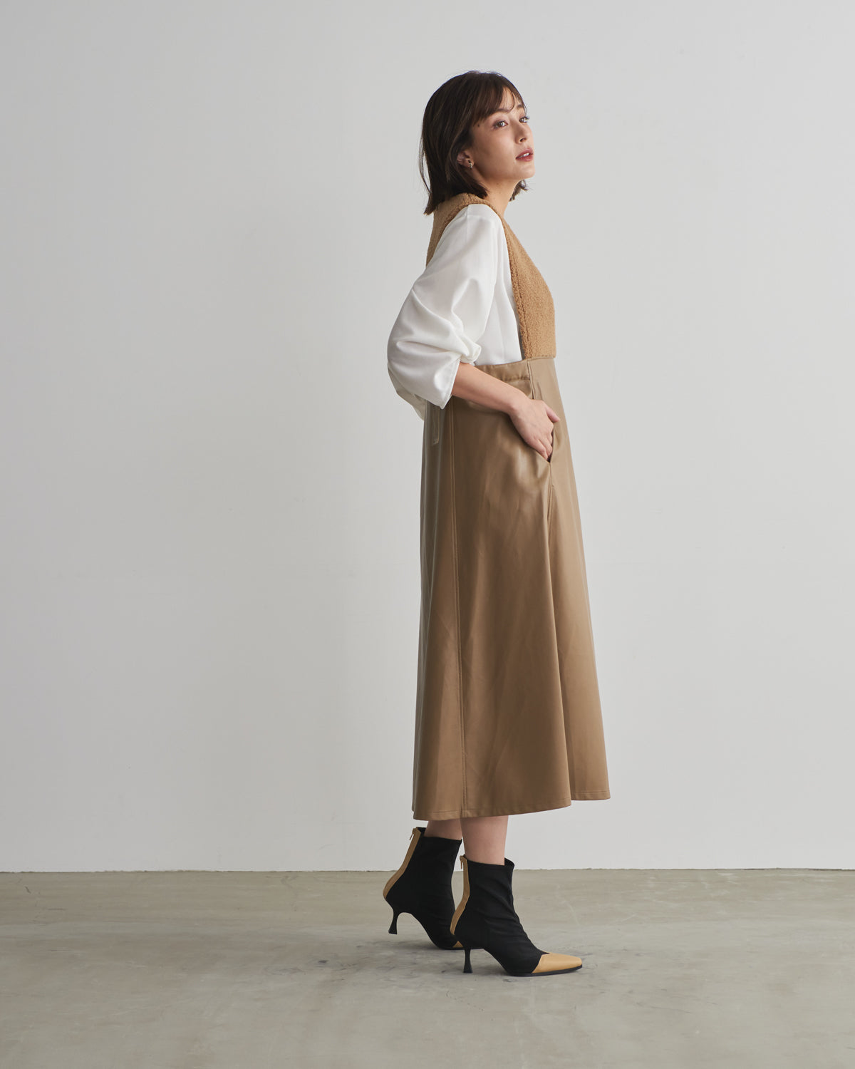boa switching synthetic leather jumper skirt