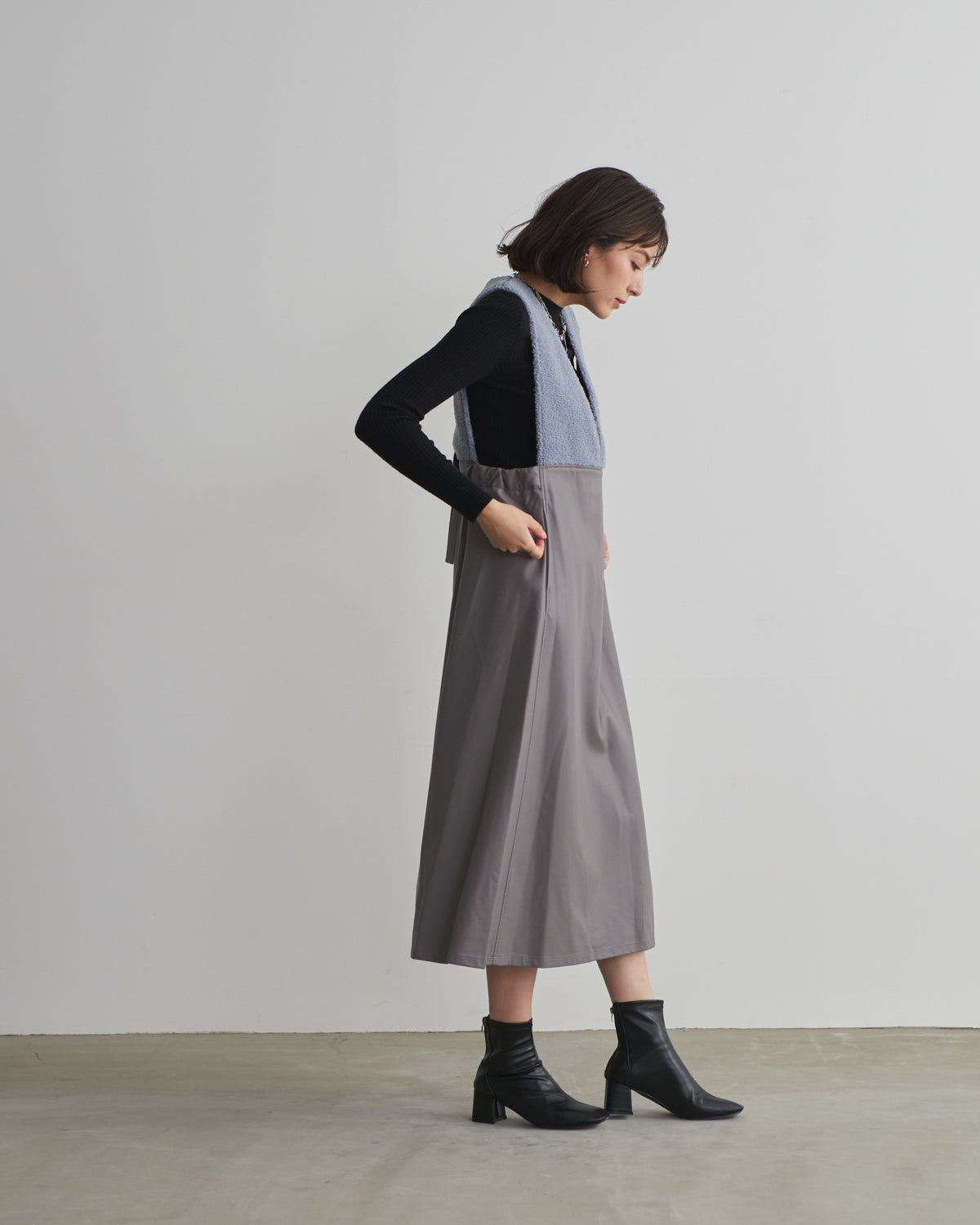 boa switching synthetic leather jumper skirt
