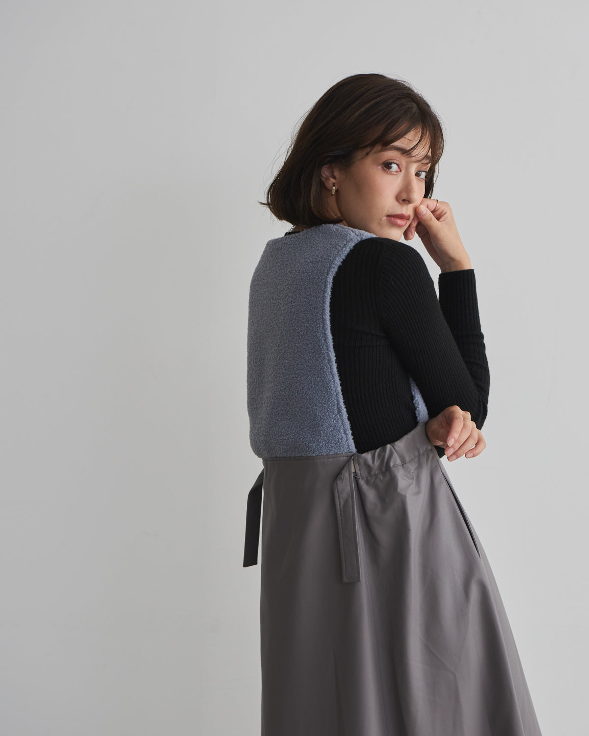 boa switching synthetic leather jumper skirt