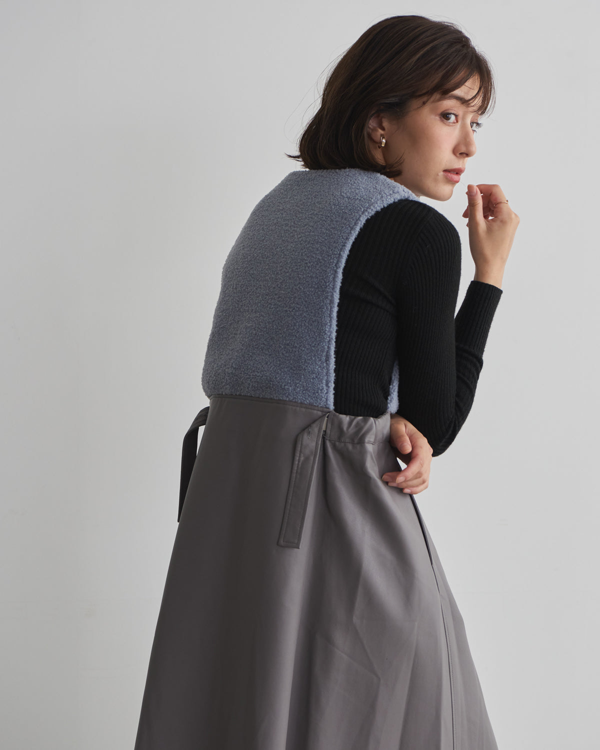 boa switching synthetic leather jumper skirt