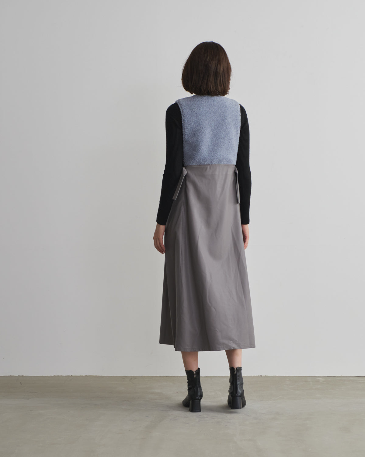 boa switching synthetic leather jumper skirt