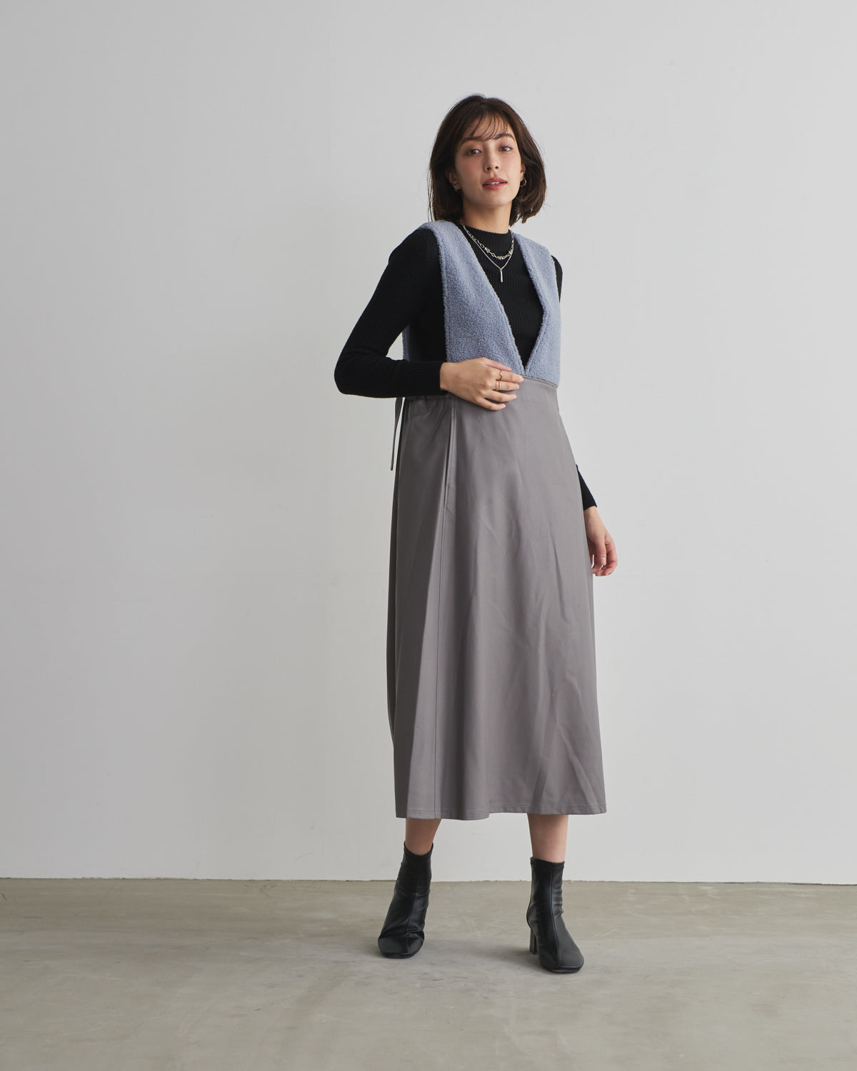 boa switching synthetic leather jumper skirt
