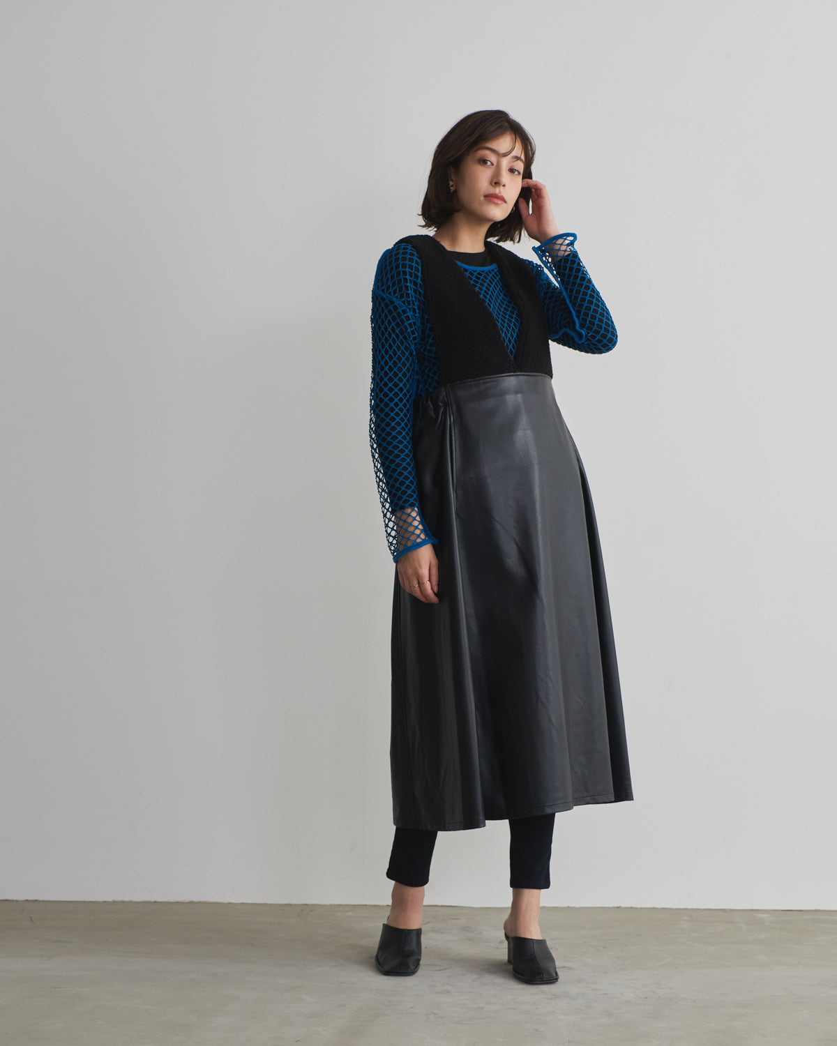boa switching synthetic leather jumper skirt