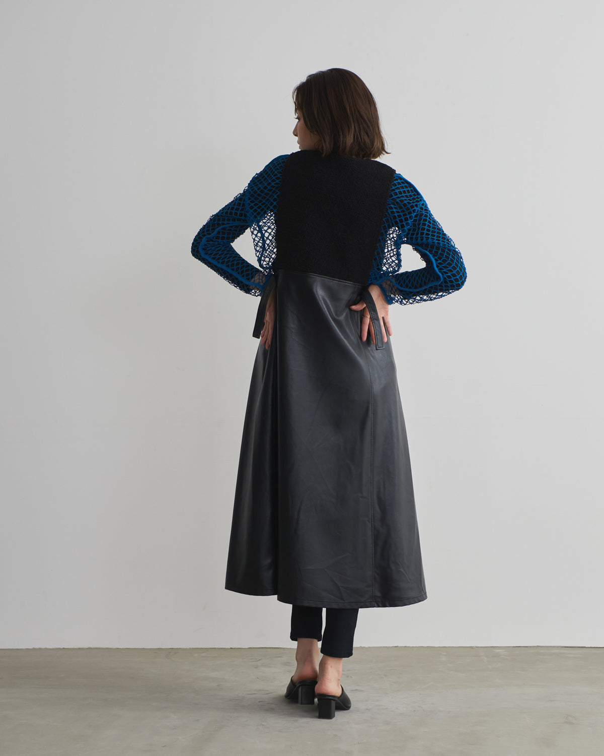 boa switching synthetic leather jumper skirt