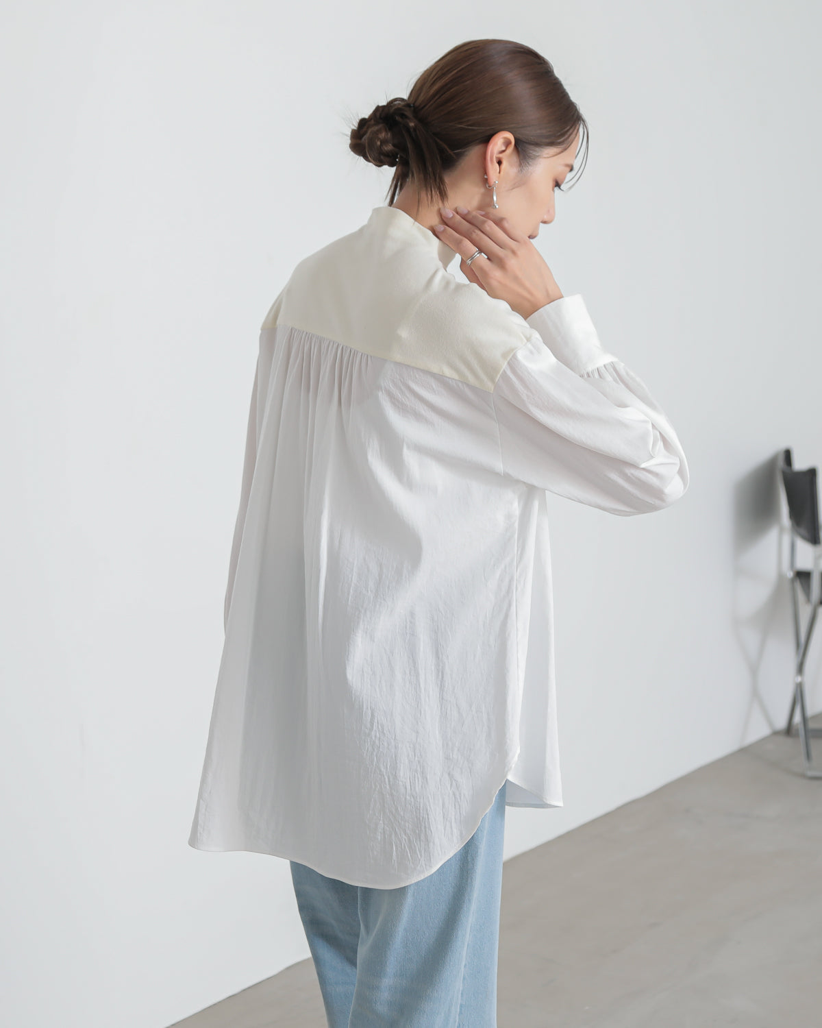 yoke switching bottle neck pullover