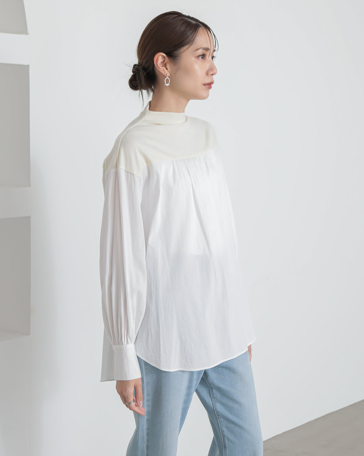 yoke switching bottle neck pullover