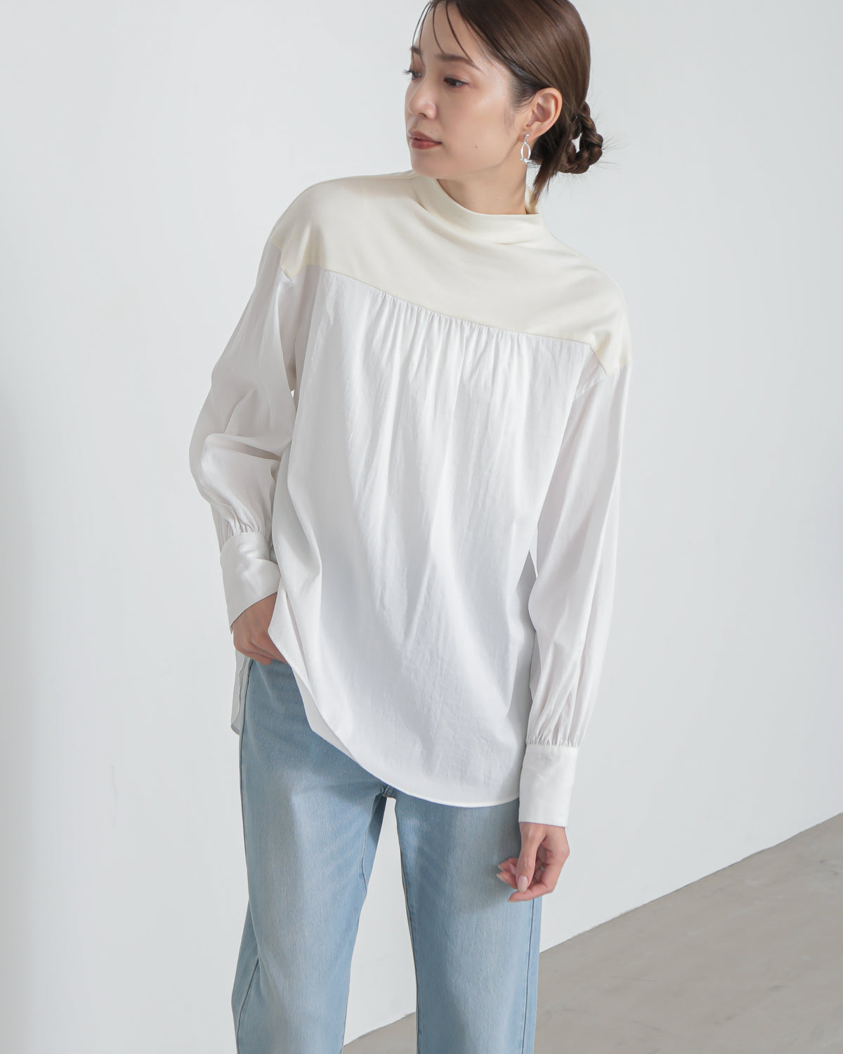yoke switching bottle neck pullover