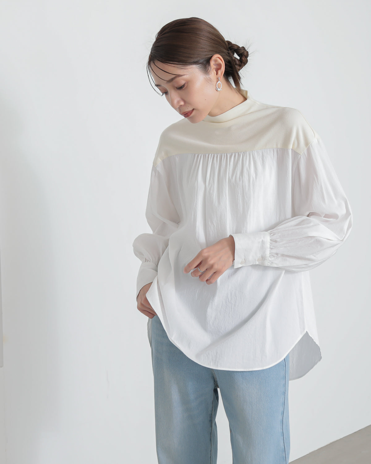 yoke switching bottle neck pullover