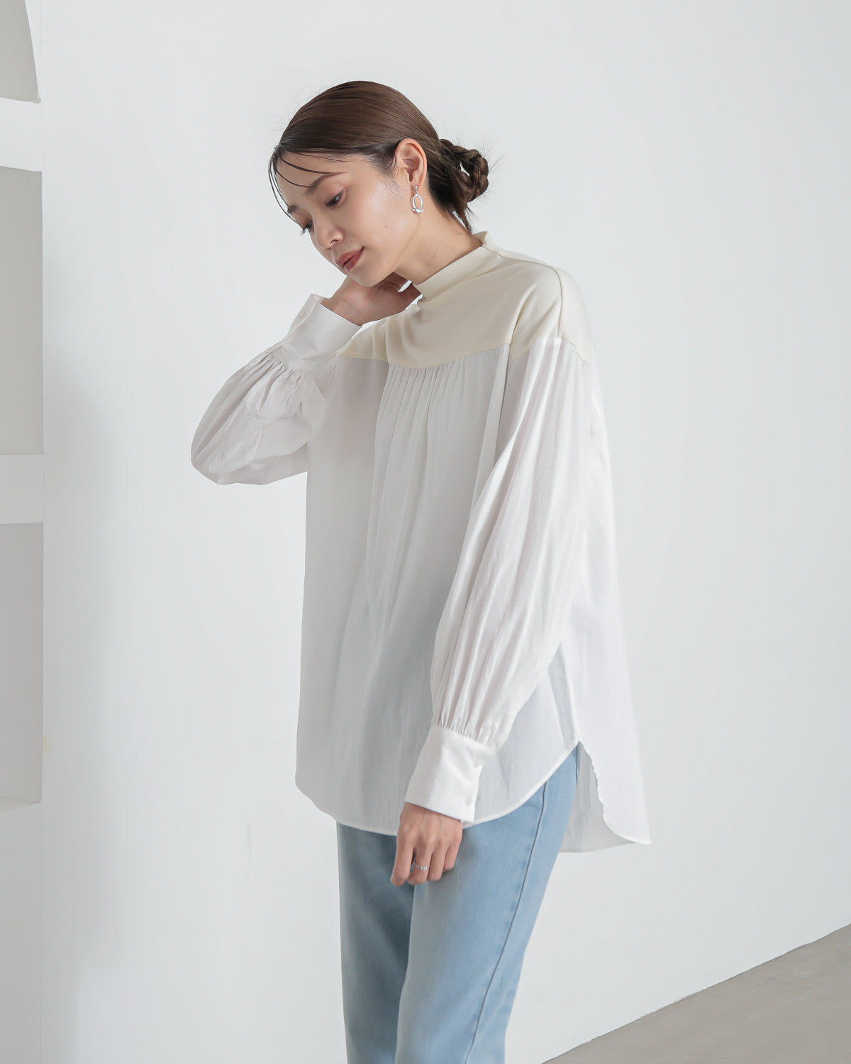 yoke switching bottle neck pullover