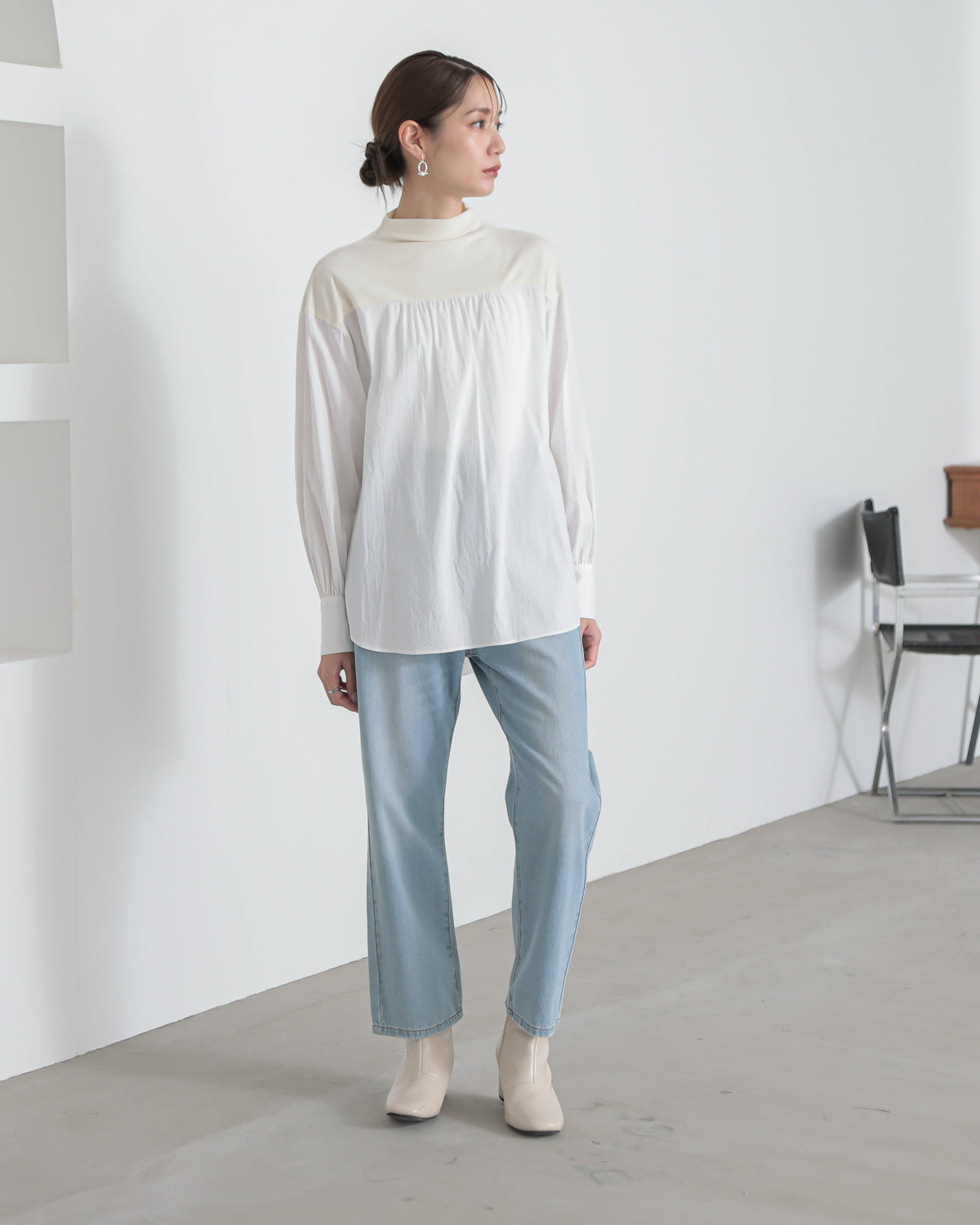 yoke switching bottle neck pullover