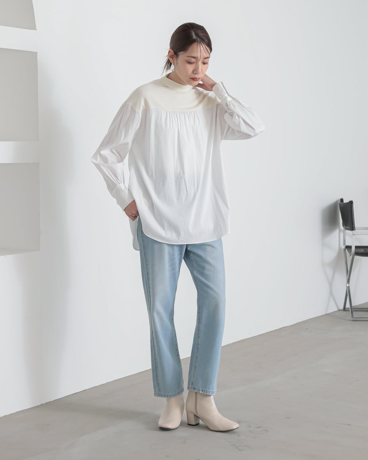 yoke switching bottle neck pullover