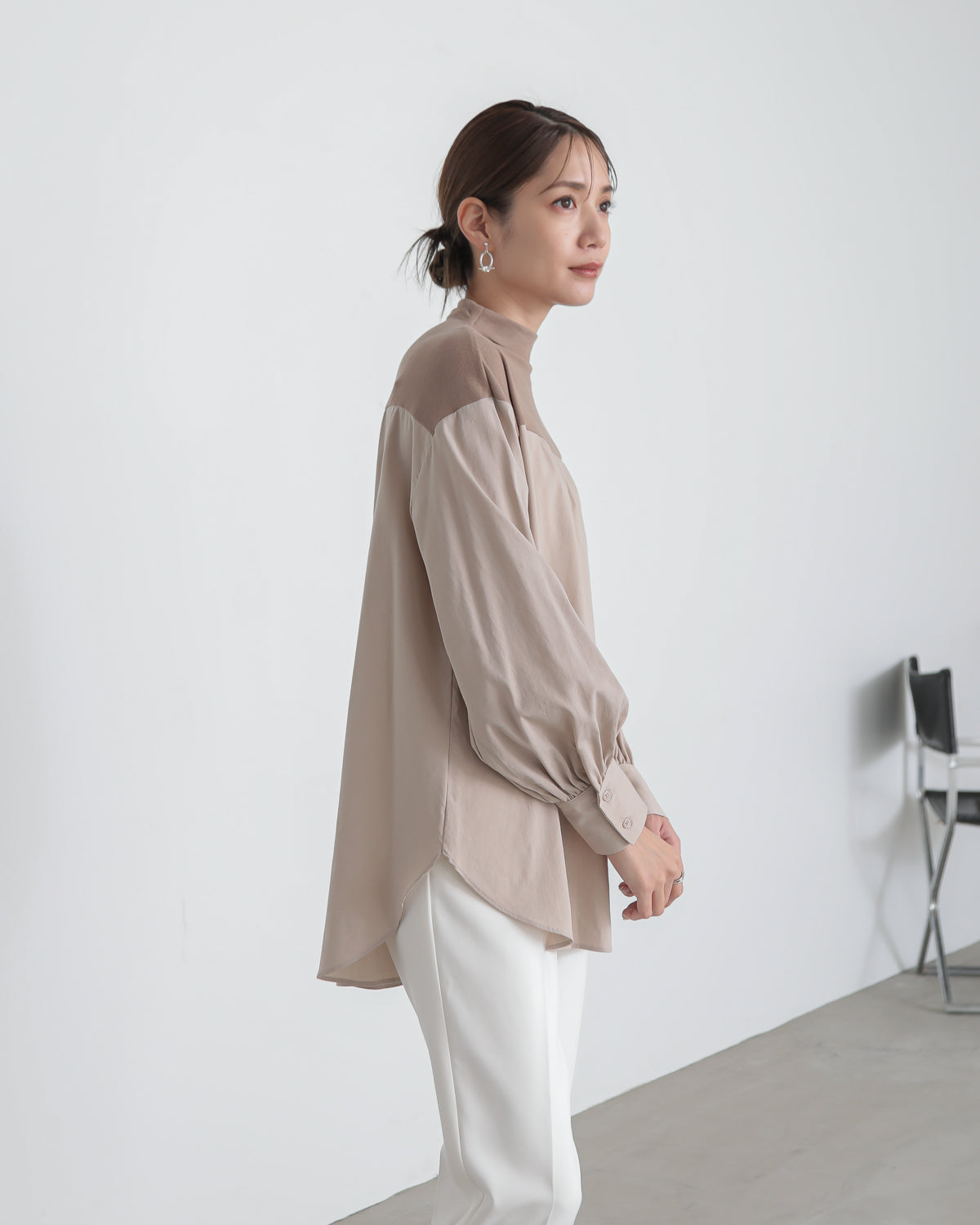 yoke switching bottle neck pullover