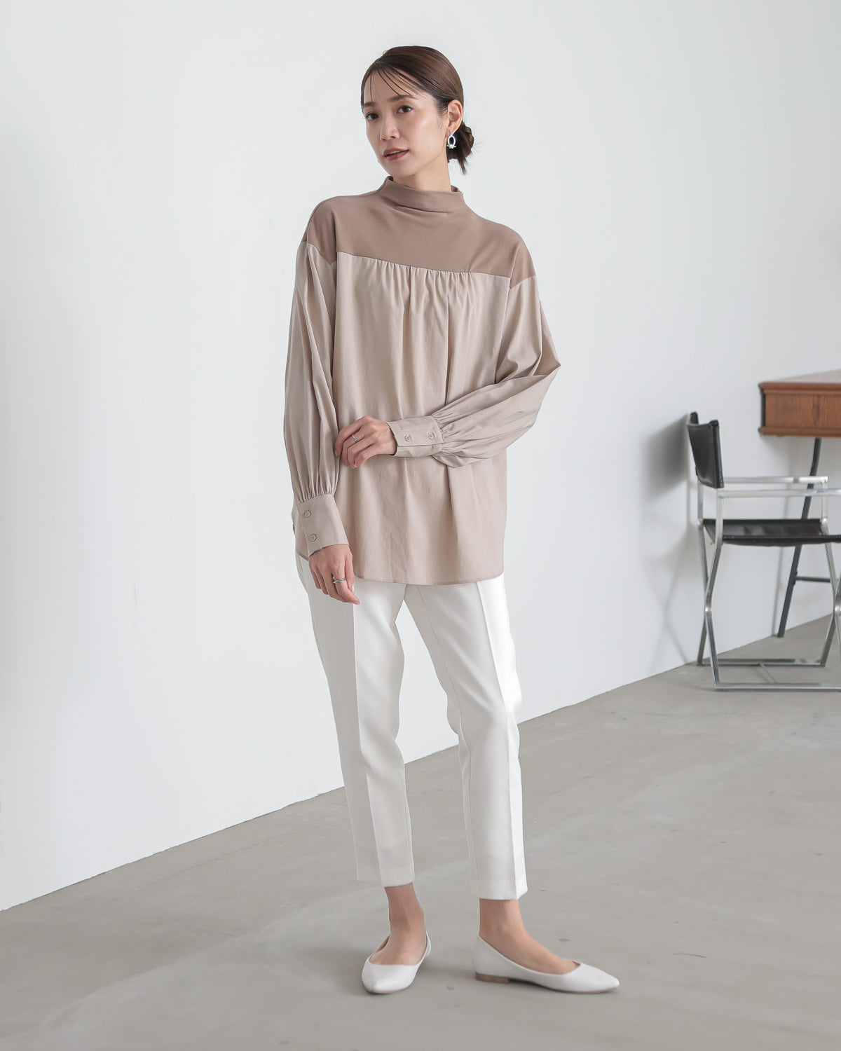 yoke switching bottle neck pullover