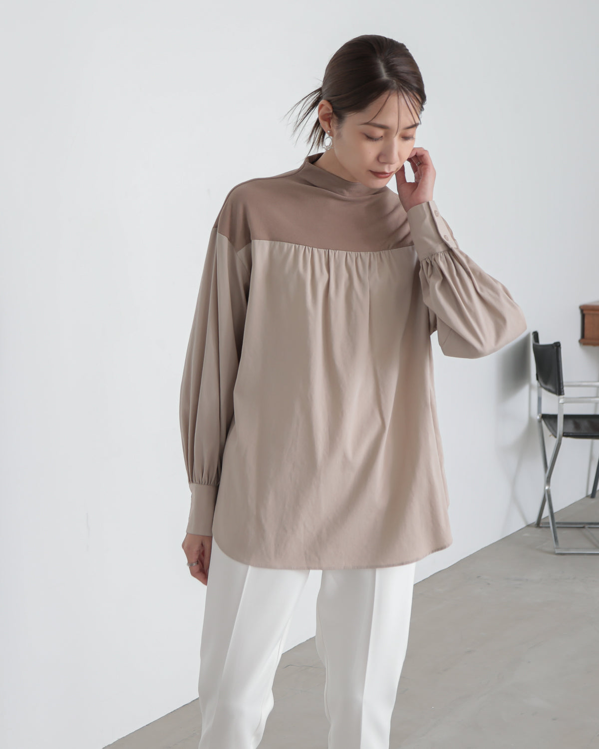 yoke switching bottle neck pullover