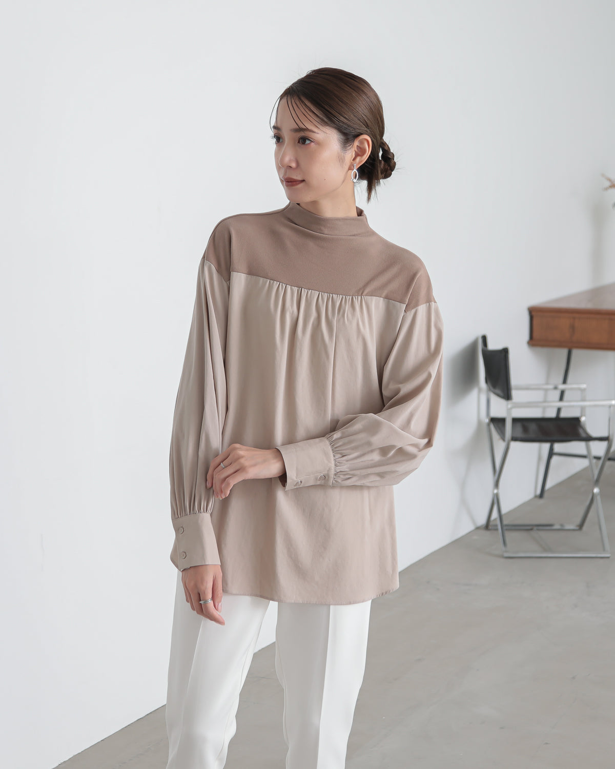 yoke switching bottle neck pullover
