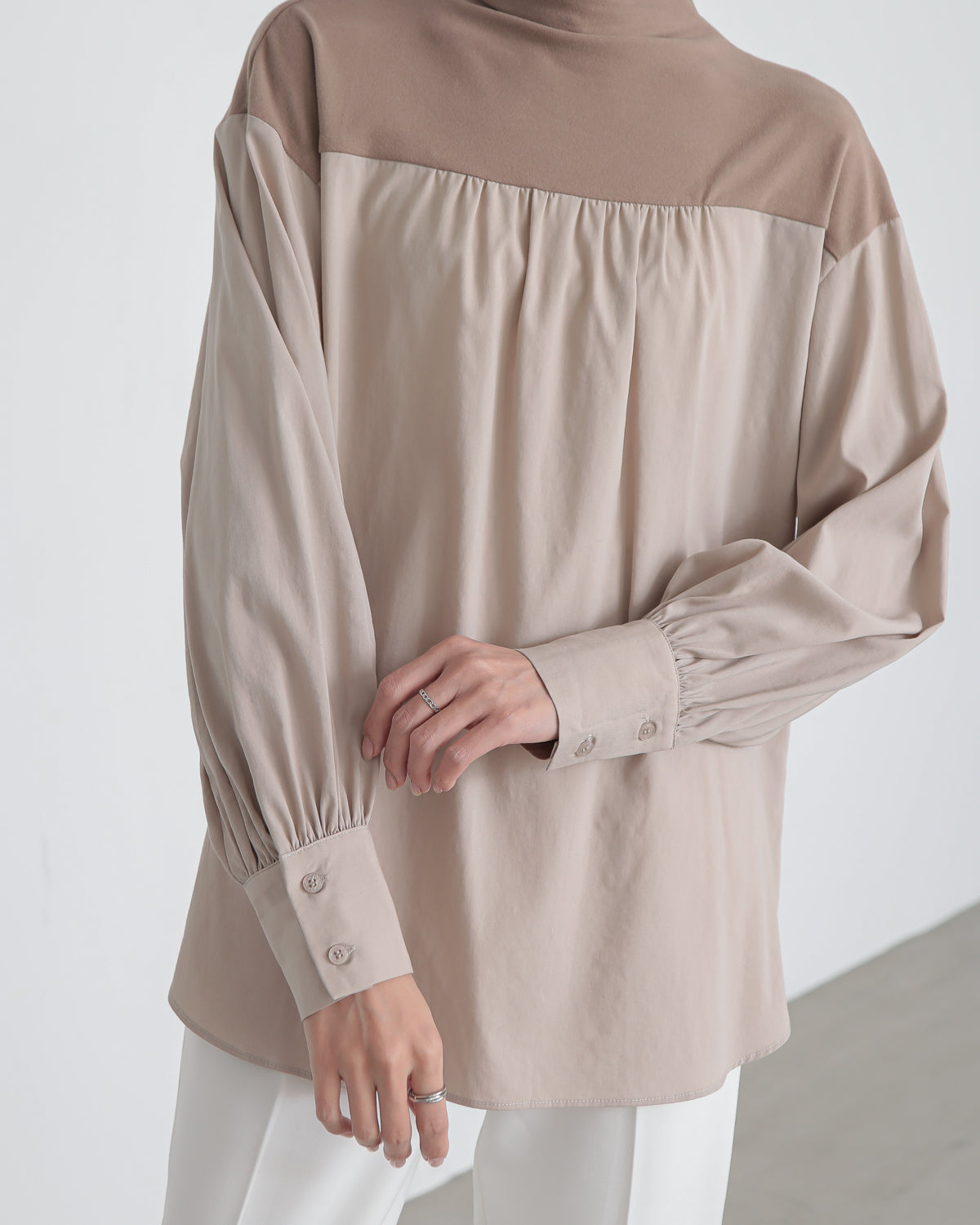 yoke switching bottle neck pullover